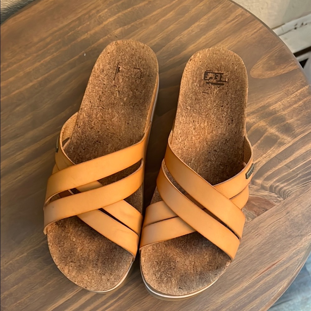 Reef Tan Sandals Criss-Cross Comfort - Picture 2 of 6